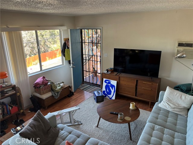 Detail Gallery Image 15 of 22 For 5020 Aldama, Los Angeles,  CA 90042 - 5 Beds | 2 Baths