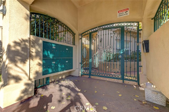 Detail Gallery Image 3 of 34 For 3974 Pennsylvania #112,  La Crescenta,  CA 91214 - 3 Beds | 3 Baths