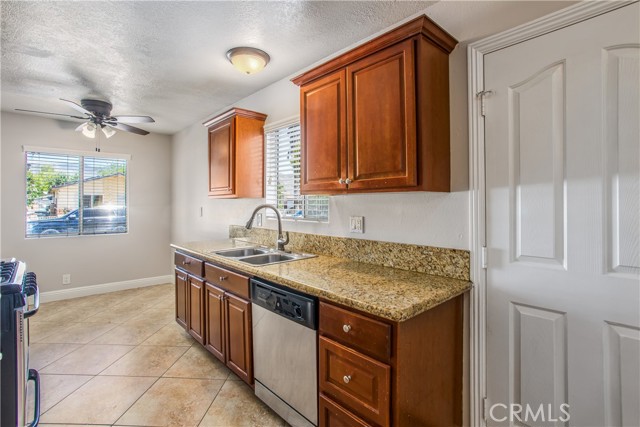 Detail Gallery Image 4 of 15 For 376 E Evans St, San Jacinto,  CA 92583 - 2 Beds | 2 Baths