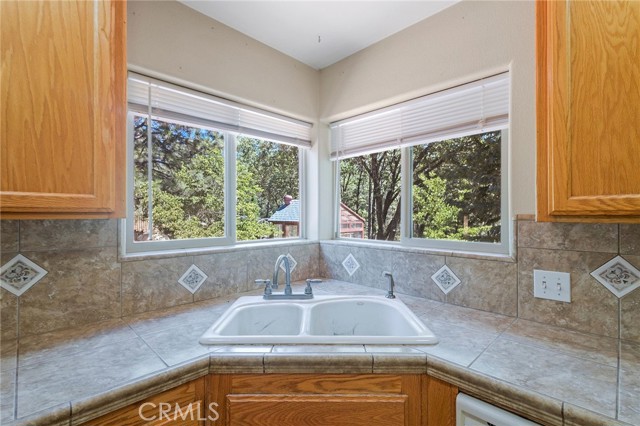 4940 Papaya Road, Forest Ranch CA: https://media.crmls.org/medias/e052f2f5-9d0a-485f-97d1-e45b217f8458.jpg