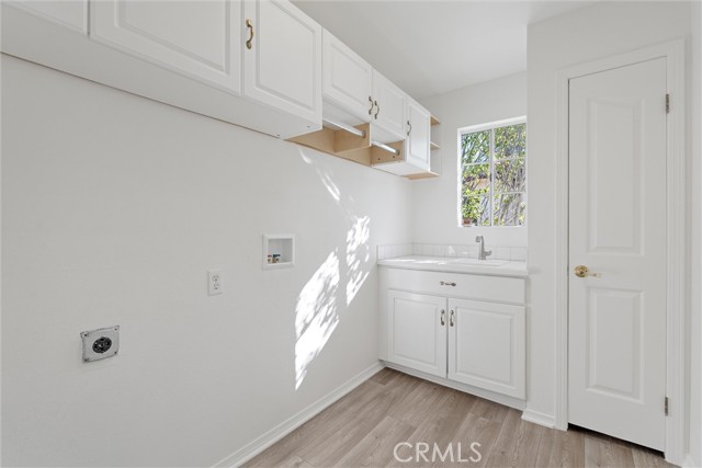 646 Avenue B photo 24