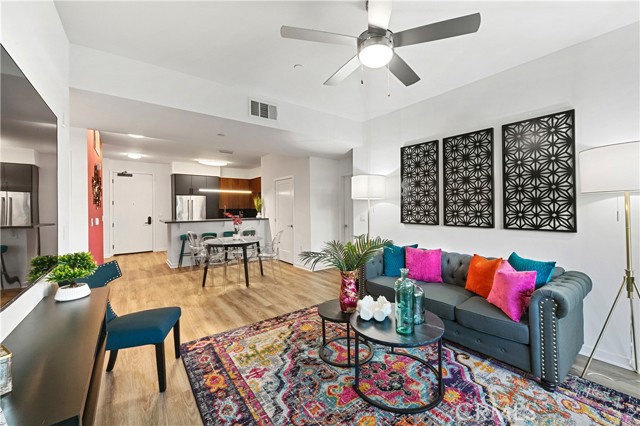 Detail Gallery Image 13 of 41 For 950 S Fairfax Ave #136,  Los Angeles,  CA 90048 - 2 Beds | 2 Baths