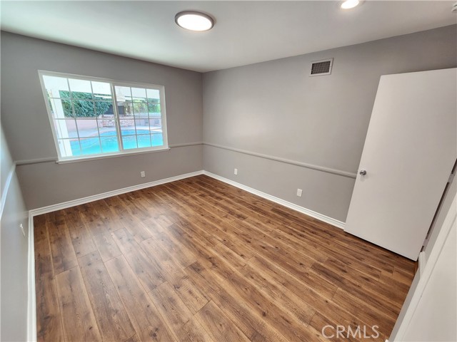 Detail Gallery Image 19 of 34 For 22240 Burton, Canoga Park,  CA 91304 - 4 Beds | 3 Baths