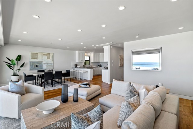 1208 The Strand, Manhattan Beach, California 90266, 2 Bedrooms Bedrooms, ,2 BathroomsBathrooms,Residential,Sold,The Strand,SB22105569