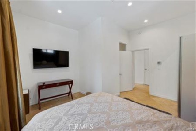 Detail Gallery Image 8 of 25 For 5353 Shirley Ave, Tarzana,  CA 91316 - 5 Beds | 4 Baths