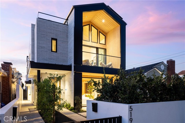 Detail Gallery Image 2 of 22 For 519 1/2 Narcissus Ave #B,  Corona Del Mar,  CA 92625 - 2 Beds | 2/1 Baths