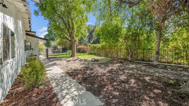 22137 Gresham Street, West Hills CA: https://media.crmls.org/medias/e055f5c4-9bd3-4551-b2ec-4e7198f4dc17.jpg