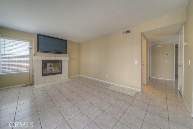 15576 Carmel Verde Lane, Moreno Valley CA: https://media.crmls.org/medias/e0561805-cdef-44ab-8b25-c64959aed73e.jpg