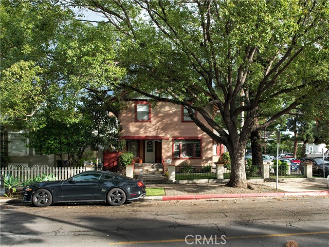 223 S Orange, Santa Ana CA: https://media.crmls.org/medias/e056a1e2-78bf-4861-8d65-22c1d6a69a34.jpg