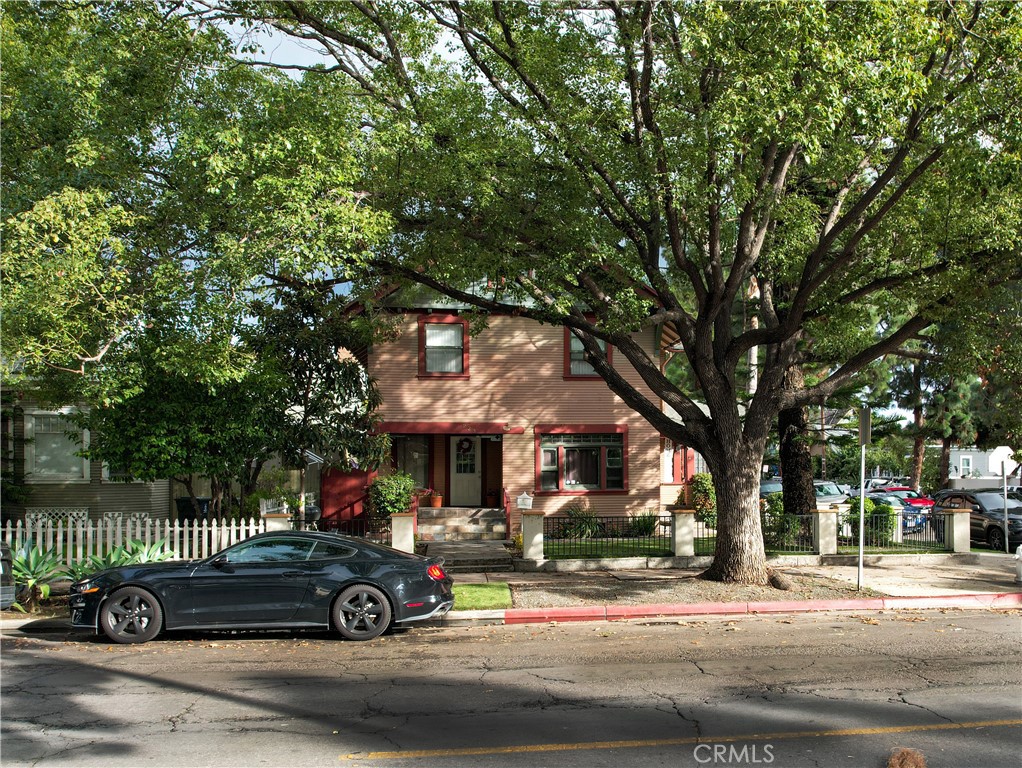 MLS #OC25265433 image #1