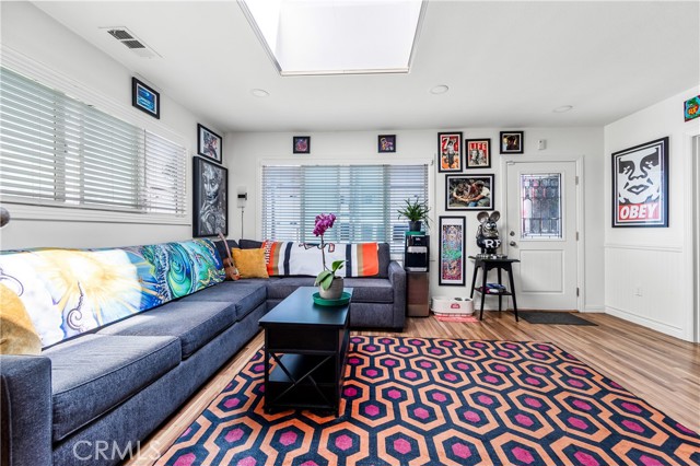 715 Olive Avenue, Huntington Beach CA: https://media.crmls.org/medias/e0572286-cb7f-4797-86e0-6985daccf885.jpg