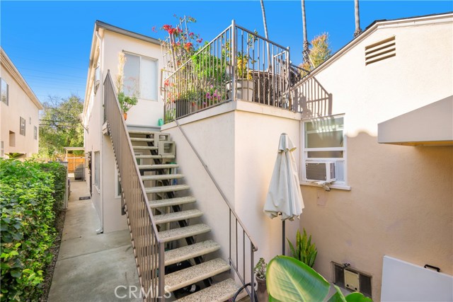 Detail Gallery Image 11 of 25 For 2332 20th St, Santa Monica,  CA 90405 - – Beds | – Baths