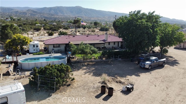 2390 Trinity Road, Pinon Hills CA: https://media.crmls.org/medias/e057ec0a-d69b-421b-aead-3f5148f2bc16.jpg