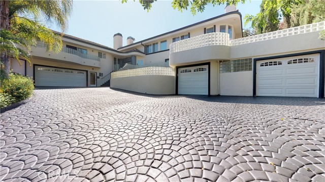 22500 N Summit Ridge Circle, Chatsworth CA: https://media.crmls.org/medias/e05a02d6-35a4-44f5-ac11-7b4aee0a8426.jpg