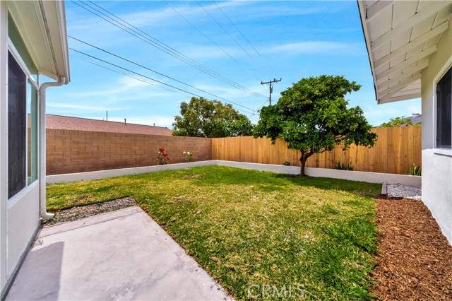 Detail Gallery Image 25 of 29 For 14282 Hammon Ln, Huntington Beach,  CA 92647 - 3 Beds | 2 Baths