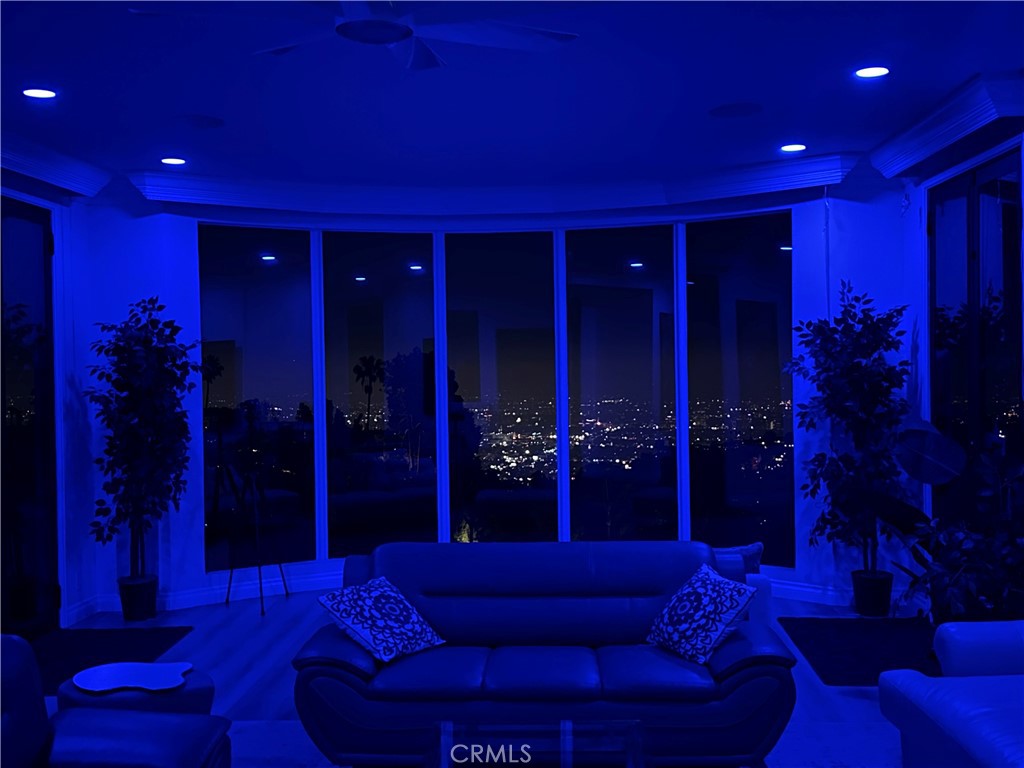 https://media.crmls.org/medias/e05a903c-8dc9-41ac-aae3-f8f35c5aee67.jpg?preset=X-Large