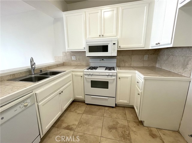 Detail Gallery Image 4 of 14 For 555 Maine Ave #313,  Long Beach,  CA 90802 - 2 Beds | 2 Baths