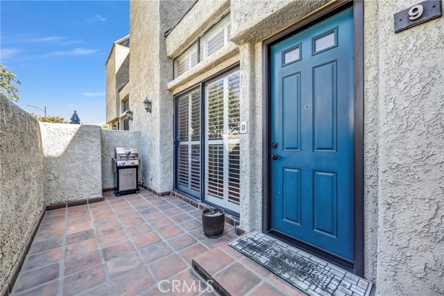 Detail Gallery Image 6 of 35 For 984 W Riverside Dr, Burbank,  CA 91506 - 3 Beds | 3 Baths