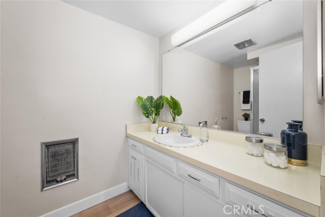 1930 St John Road, Seal Beach CA: https://media.crmls.org/medias/e05c714a-5270-4d9d-87b5-00747c869350.jpg