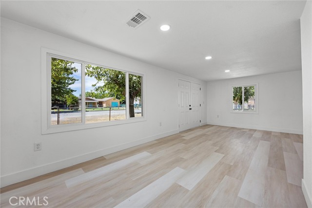 Detail Gallery Image 7 of 40 For 8880 Greenfield Park Dr, Bakersfield,  CA 93307 - 3 Beds | 3/1 Baths
