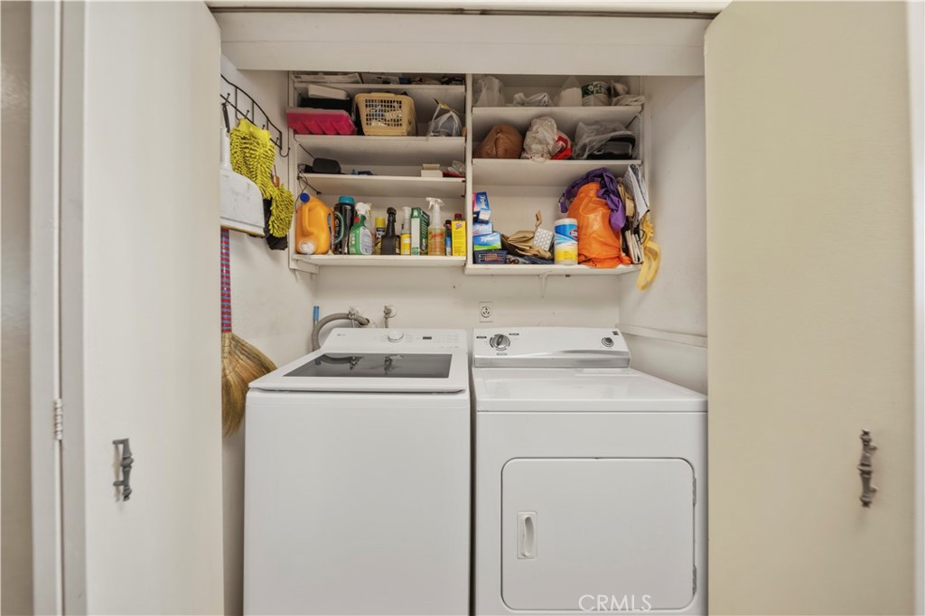 https://media.crmls.org/medias/e05d7df4-c96c-47b2-9e73-854b115250af.jpg?preset=X-Large
