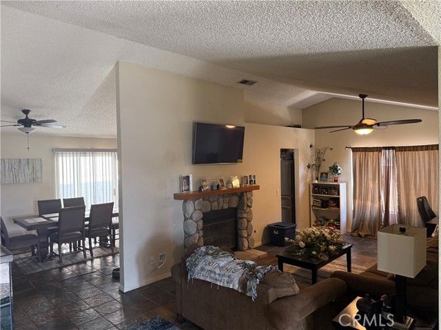 Detail Gallery Image 2 of 8 For 914 W 59th St, San Bernardino,  CA 92407 - 3 Beds | 2 Baths