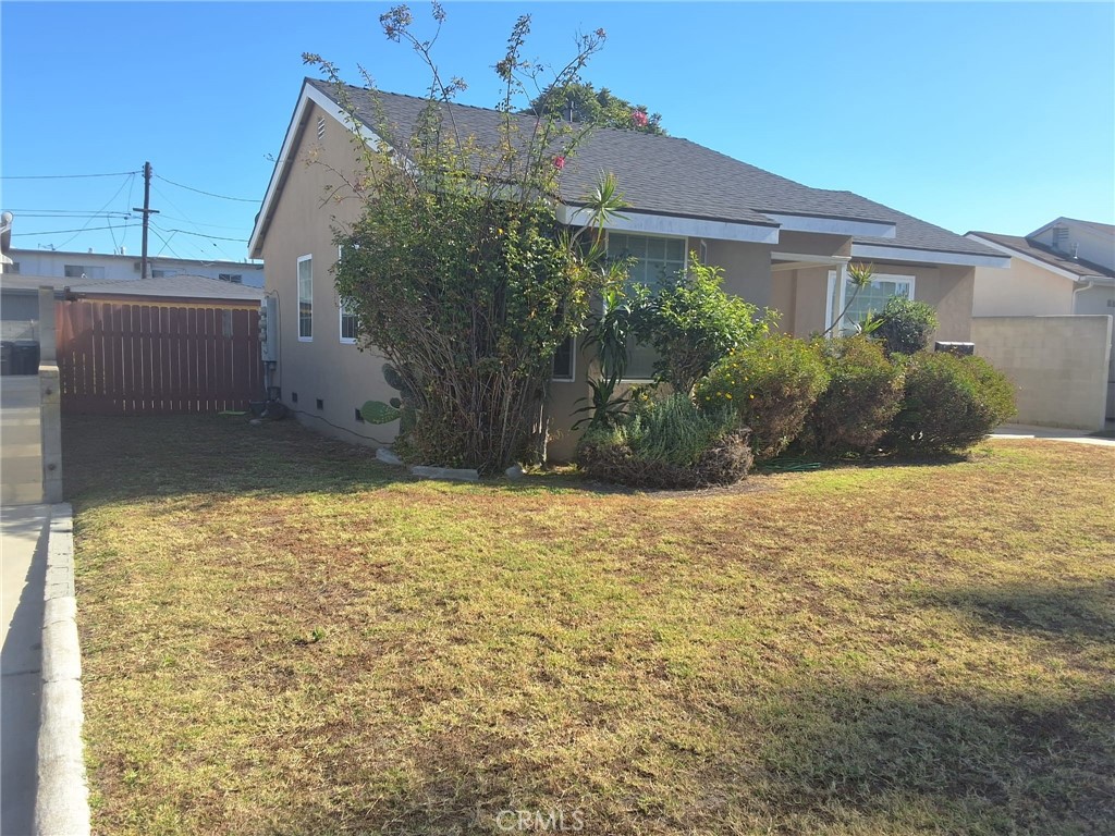 1616 W Gardena