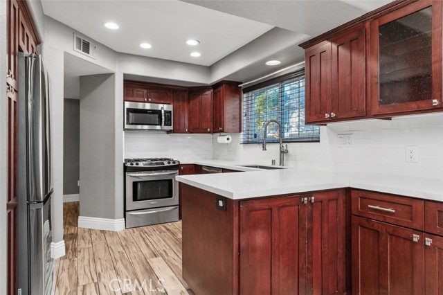 Detail Gallery Image 8 of 35 For 510 S Hollydale, Anaheim Hills,  CA 92808 - 3 Beds | 3 Baths