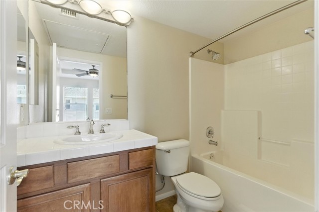 57 Hinterland Way, Ladera Ranch CA: https://media.crmls.org/medias/e05ea3e0-5335-49b6-935f-53b4c406726d.jpg