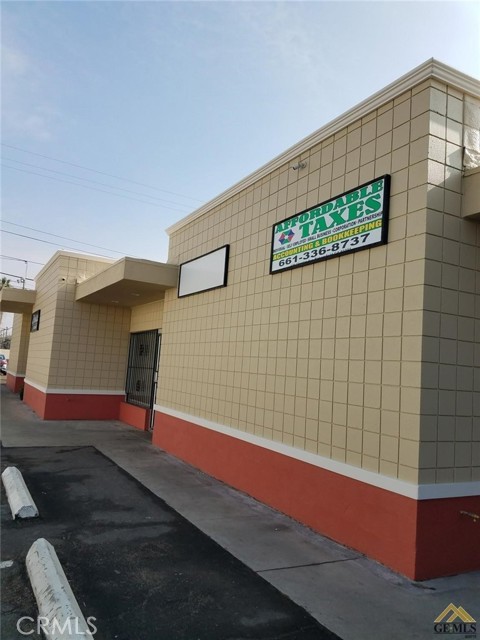 126 Chester Avenue, Bakersfield, California 93301, ,Commercial Sale,For Sale,126 Chester Avenue,CRSR23211081