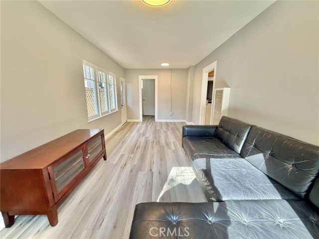 Detail Gallery Image 5 of 10 For 41 S Berkeley Ave #1/2,  Pasadena,  CA 91107 - 2 Beds | 1 Baths