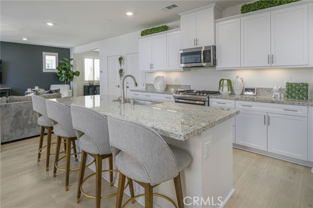 Detail Gallery Image 10 of 43 For 2242 Yuzu St, Corona,  CA 92883 - 4 Beds | 3 Baths
