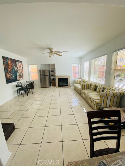 22421 Hawthorn Avenue, Moreno Valley CA: https://media.crmls.org/medias/e061ac61-9050-45ce-993b-fb47f6ab297c.jpg