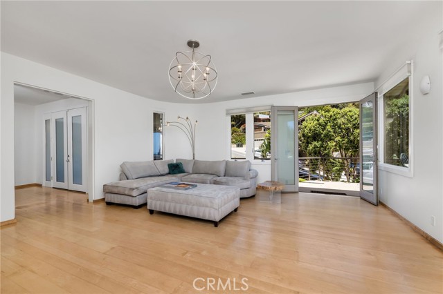 426 Nyes Place, Laguna Beach CA: https://media.crmls.org/medias/e061f473-5f26-4dd6-a104-2c749082b6be.jpg