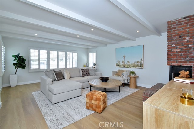 3753 Berry Drive, Studio City CA: https://media.crmls.org/medias/e062c943-c6db-446d-9c88-b238ff45f42d.jpg
