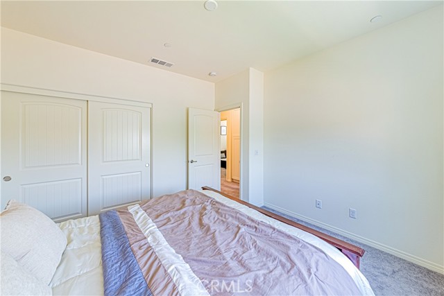 4040 S Bowery Place, Ontario CA: https://media.crmls.org/medias/e062e42f-f21e-431f-80e2-cb2482c3c31f.jpg