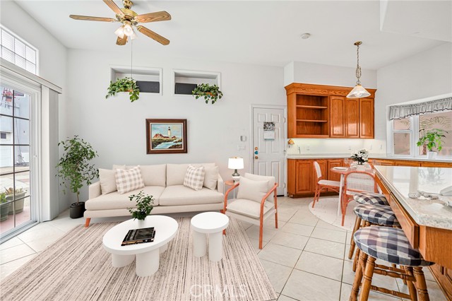 1034 Isabella Avenue, Coronado CA: https://media.crmls.org/medias/e0635595-64bd-4a19-af1e-89ac4a4053fc.jpg