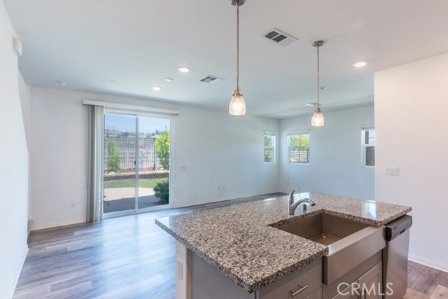 Detail Gallery Image 10 of 64 For 27638 Sawtooth Ln, Canyon Country,  CA 91387 - 3 Beds | 2/1 Baths