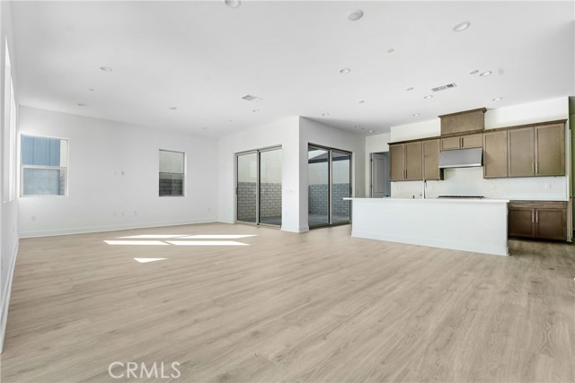 27422 Creekwood Lane, Valencia CA: https://media.crmls.org/medias/e063de65-65ad-4681-b3d7-cc68ba890c7f.jpg