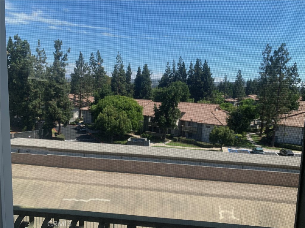 https://media.crmls.org/medias/e0657385-f027-4b03-a421-b243e9d17918.jpg?preset=X-Large