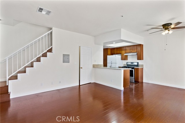 147 West Acacia, 122 photo 7