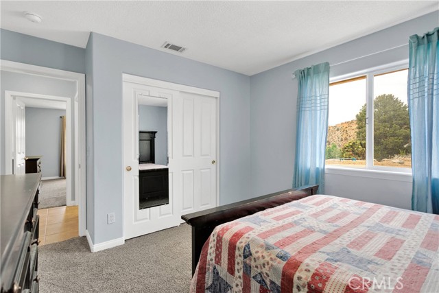 1679 Desert Front Road, Wrightwood CA: https://media.crmls.org/medias/e06680f0-e44f-4a65-b0b3-e4b0fe5c2691.jpg