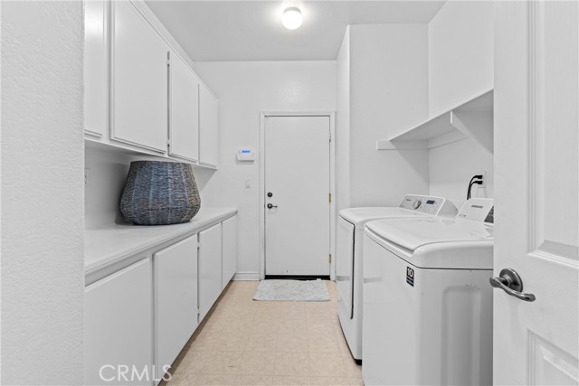 2041 Kalliope Avenue, Lancaster CA: https://media.crmls.org/medias/e066f9d5-7b2a-4878-92f1-64bbc9495c00.jpg