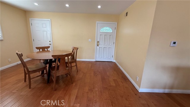 Detail Gallery Image 4 of 23 For 8422 Munster, Huntington Beach,  CA 92646 - 3 Beds | 2 Baths