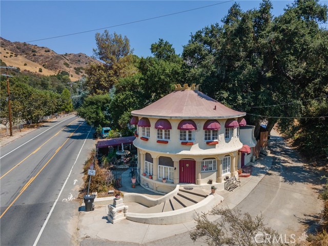 8618 La Tuna Canyon Road, Sun Valley CA: https://media.crmls.org/medias/e0675b98-39da-4548-88fa-fa67e1dd3626.jpg