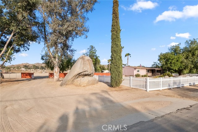 22910 Olivas Avenue, Nuevo CA: https://media.crmls.org/medias/e0687669-fe13-4bd6-a907-9d50c635416c.jpg