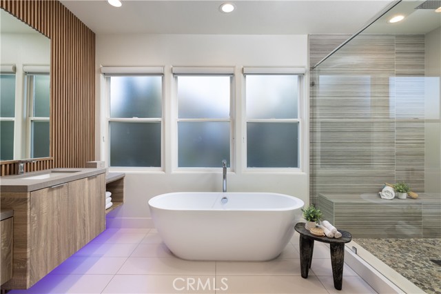 Detail Gallery Image 9 of 28 For 34 Montgomery, Newport Beach,  CA 92660 - 5 Beds | 4/1 Baths