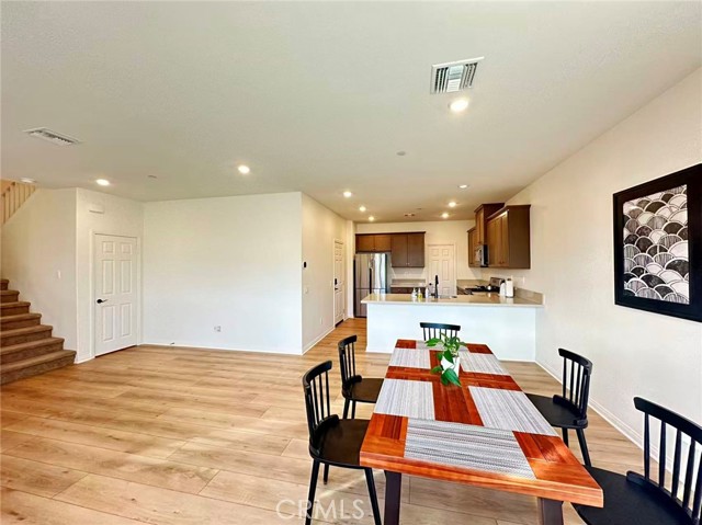 Detail Gallery Image 5 of 17 For 3904 E Coronado Privado, Ontario,  CA 91762 - 3 Beds | 3 Baths