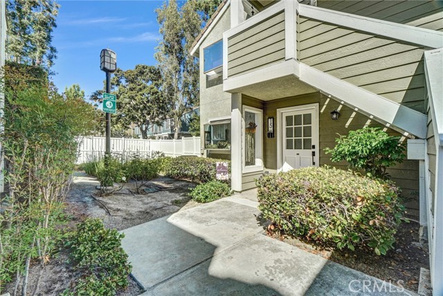 15 Abbey Lane, Aliso Viejo CA: https://media.crmls.org/medias/e06a1159-7b20-4138-96e6-7b95d747757c.jpg