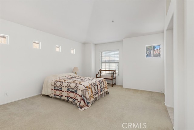 10 Palmieri Aisle, Irvine CA: https://media.crmls.org/medias/e06a186d-5cf1-462b-b8b7-8172f91df0e7.jpg